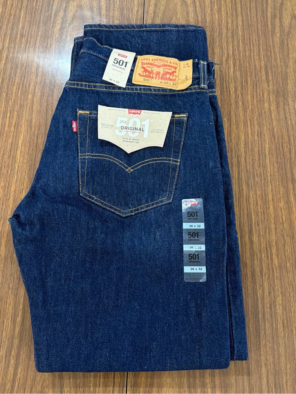 LEVI'S MEN'S 501 ORIGINAL STRAIGHT LEG JEANS  36 X 32 NWT Dark Blue 501-0115